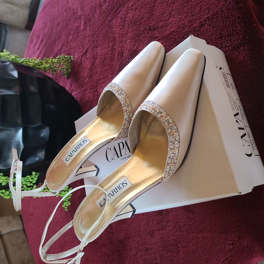 Gold satin Caparros